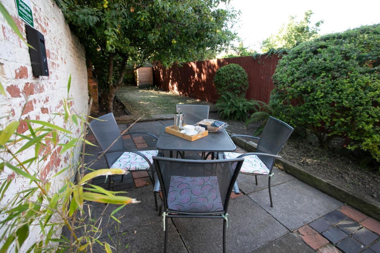 Spring Villa Leicester Exterior foto